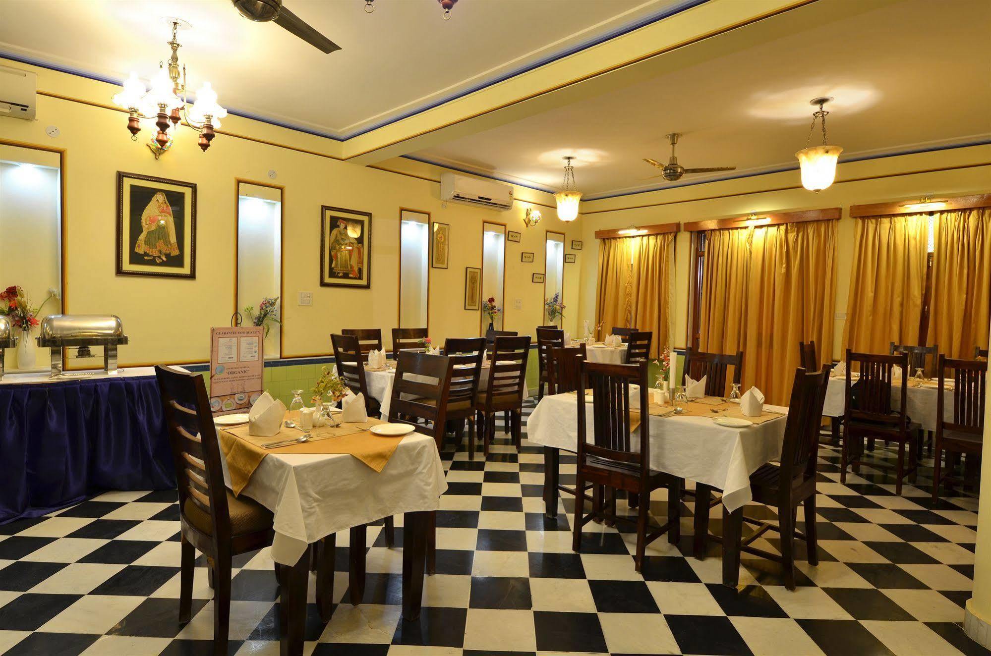 Koolwal Kothi Zinc Journey By The Fern, Nawalgarh, Rajasthan Ngoại thất bức ảnh